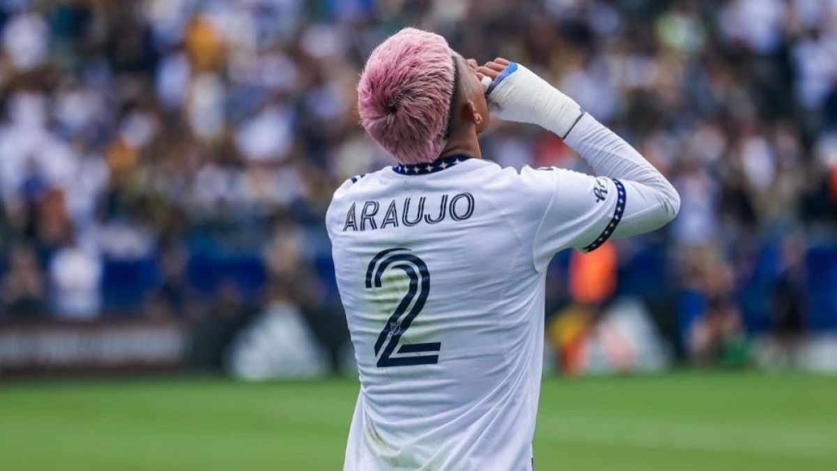 Orgullo nacional: Julián Araujo, futbolista mexicano, debuta en el Barcelona